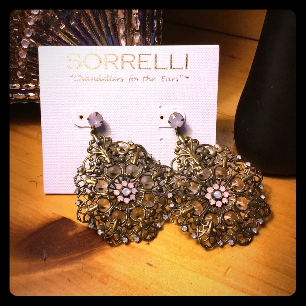 Lovely Sorelli Antique Look Opalescent Earrings 🎉